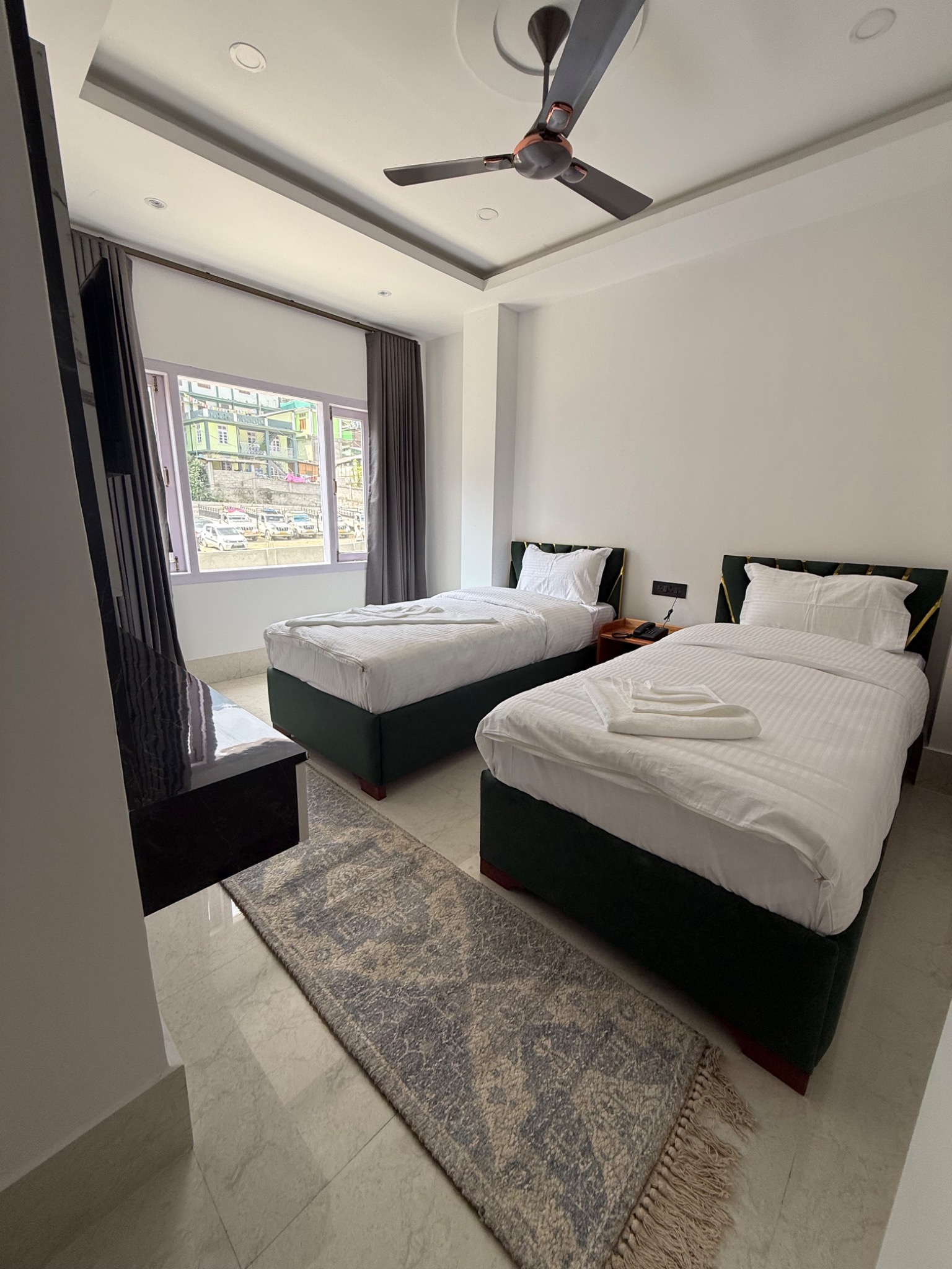 Hill View Hotel photo 2